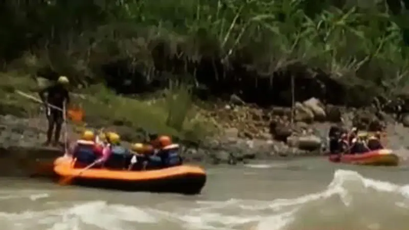 Tebing Lintasan KA Longsor hingga Serunya Wisata Arung Jeram