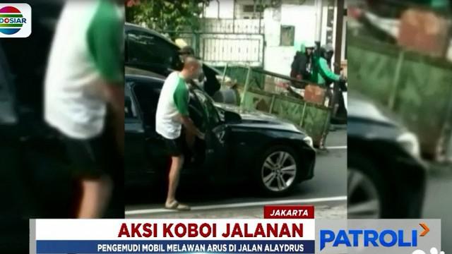 Aksi bak koboi jalanan ini sempat menarik perhatian warga karena dinilai arogan.