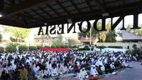 1.525 Warga Negara Indonesia (WNI) di Jeddah dan sekitarnya berkumpul untuk merayakan Idul Fitri 1445 H pada Rabu, 10 April 2024 di Konsulat Jenderal Republik Indonesia di Jeddah (KJRI Jeddah). (Dok Kemlu RI)