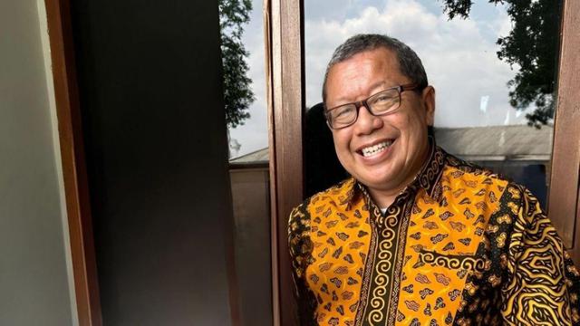 Wakil Rektor Institut Teknologi Tangerang Selatan.  Onno Widodo Purbo