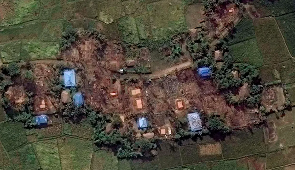 Desa Kyet Yoe Pyin sesudah dilahap si jago merah pada 10 November 2016. Sebanyak 85 rumah di desa Pyaung Pyit (Ngar Sar Kyu), 245 di Kyet Yoe Pyin, dan 100 di Wa Peik (Kyee Kan Pyin). (Copyright 2016 Human Rights Watch/REUTERS)