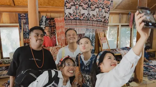 Raline Shah di Desa Adat Prailiu, Sumba (Instagram/@ralineshah)