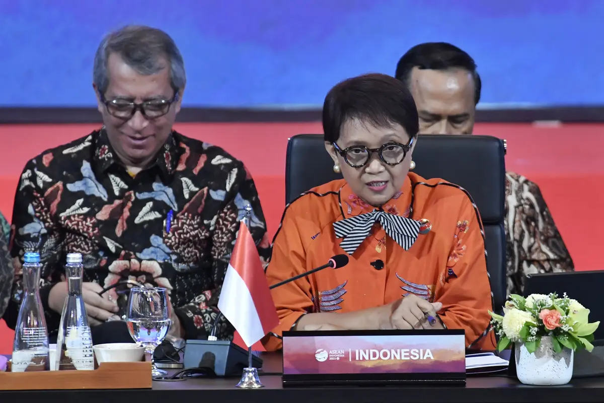 Menteri Luar Negeri (Menlu) RI Retno Marsudi dalam pertemuan dengan para menlu ASEAN dalam ASEAN Post Ministerial Conference with China di Jakarta, Kamis (13/7/2023). (Dok: Kemlu RI)