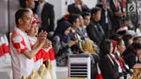 Presiden Joko Widodo dan Menko PMK Puan Maharani aat acara api obor Asian Games 2018 sebelum upacara penurunan Bendera Merah Putih di Istana Negara Jakarta, Jumat (17/8). (Liputan6.com/Pool/Eko)