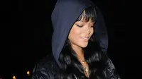 Setelah diisukan tengah berbadan dua, salah seorang sumber terdekat Rihanna melakukan klarifikasi atas isu yang beredar tersebut.