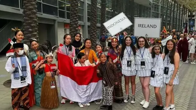 8 Pesona Arsy Hermansyah Pakai Kebaya Putih Saat Ikut Lomba Nyanyi Kejuaraan Dunia di Amerika Serikat