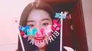 Pada postingan video itu terlihat empat personel Red Velvet lainnya mengetuk pintu kamar Irene dan menyerahkan sebuah kue ulang tahun yang dipenuhi dengan lilin. (Foto: instagram.com/irene.redvelvet)