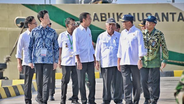Presiden Joko Widodo (Jokowi) meresmikan dua pelabuhan di kawasan Teluk Palu, Sulawesi Tengah, yakni Pelabuhan Wani dan Pelabuhan Pantoloan.
