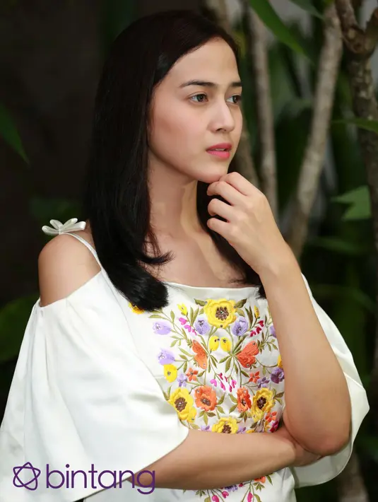 Nina mengaku sebisa mungkin membagi waktu untuk keluarga dan karier, tapi jika harus ada yang dikorbankan, Nina akan mengorbankan karier demi keluarganya kelak. (Deki Prayoga/Bintang.com)