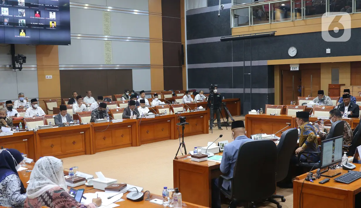 Suasana rapat kerja Menteri Agama Yaqut Cholil Qoumas dengan Komisi VIII DPR RI di Kompleks Parlemen, Senayan, Jakarta, Selasa (31/5/2022). Rapat tersebut membahas persiapan pelaksanaan ibadah haji dan alokasi quota pengawas haji tahun 1443H/2022M. (Liputan6.com/Angga Yuniar)