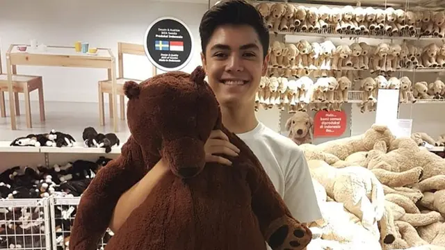 6 Potret Ryan Fitzgerald, Sepupu Cinta Laura yang Ganteng Abis