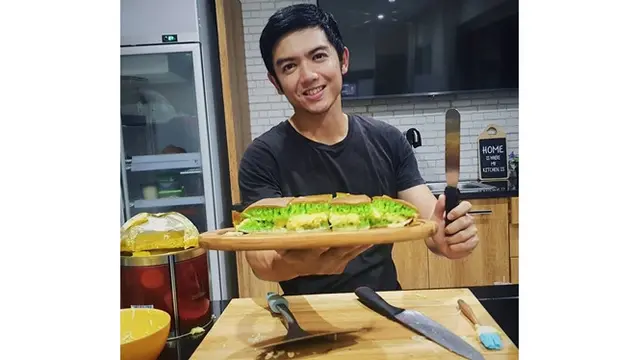 Lebih Nyaman Jadi Chef, Ini 7 Pesona Nicky Tirta Saat Berada di Dapur