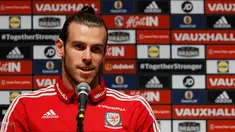 Gareth Bale saat menggelar konferensi pers jelang babak 8 besar Piala Eropa 2016, Stadium COSEC, Prancis, Rabu (29/6). Bale mengomentari peluang lolos timnya di ajang bergengsi di eropa tersebut. (REUTERS / Gonzalo Fuentes)