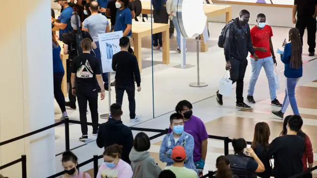 Penjualan perdana iPhone 13