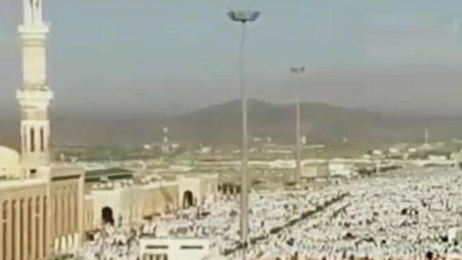 Jutaan jemaah haji mulai meninggalkan Mekah menuju Arafah untuk wukuf.