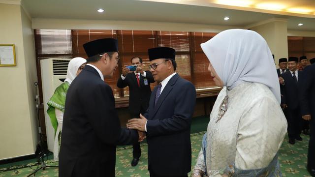 Menteri Agama (Menag) Lukman Hakim Saifuddin melantik Komaruddin Hidayat sebagai Rektor Universitas Islam Internasional Indonesia (UIII),  periode 2019 – 2024. Dok Kemenag