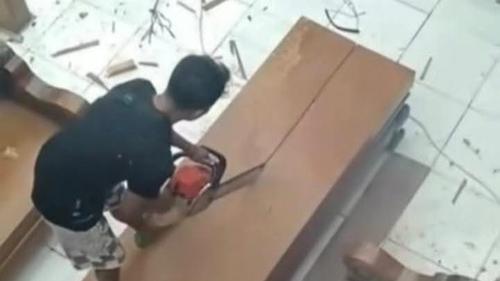Niat Rujuk Ditolak, Pria di Grobogan Nekat Gergaji Rumah Jadi 2 Bagian