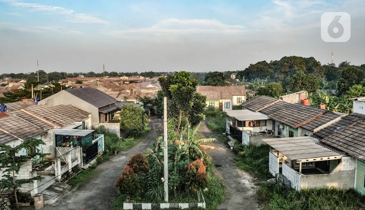 Suasana di perumahan subsidi Green Citayam City, Ragajaya, Bojong Gede, Kabupaten Bogor, Jawa Barat, Sabtu (13/2/2021). ). PT BTN Tbk optimis realisasi Kredit Pemilikan Rumah atau KPR mencapai 200-250 ribu unit pada 2021. (merdeka.com/Iqbal S Nugroho)