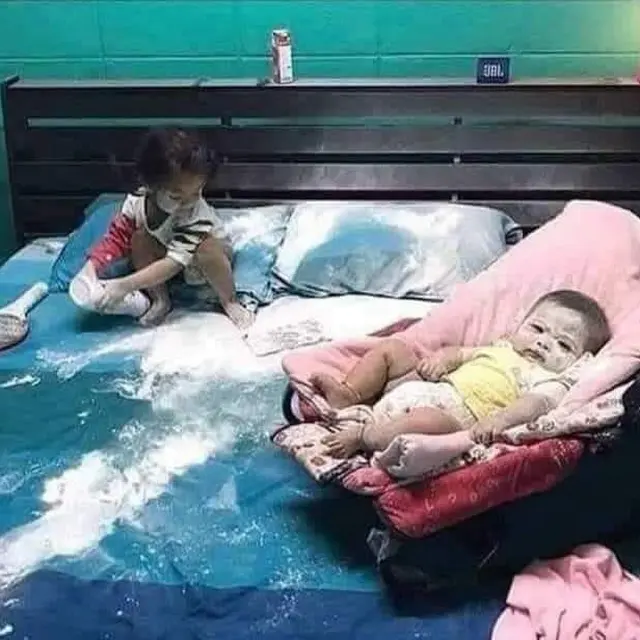 7 Potret Kelakuan Anak Bikin Rumah Berantakan Ini Kocak