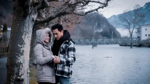 Anniversary Ke-15, Ini 7 Kemesraan Darius Sinathrya dan Donna Agnesia di Swiss