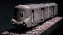 Patung kereta dari cokelat dalam pameran Choco Loco di Train World Museum (Museum Dunia Kereta) yang berada di Brussel, Belgia (15/12/2020). Choco Loco adalah sebuah pameran yang menampilkan berbagai patung dari cokelat bertema kereta api. (Xinhua/Zheng Huansong)