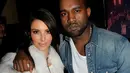 Kim Kardashian merasa sangat wajib untuk melindungi Kanye dan tak ingin hubungannnya berantakan. (latimesblogs-latimes)