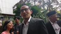 Sandiaga Uno menyambangi Balai Kota DKI Jakarta untuk menemui Gubernur Anies Baswedan (Liputan6.com/ Ika Defianti)
