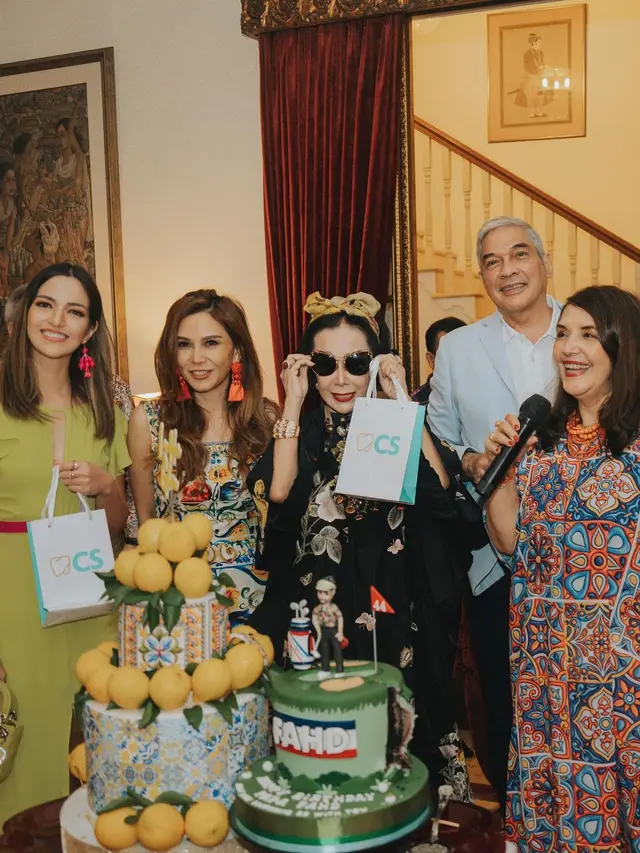 Nia Ramadhani bersama teman-teman dekatnya (Instagram/ramadhaniabakrie)