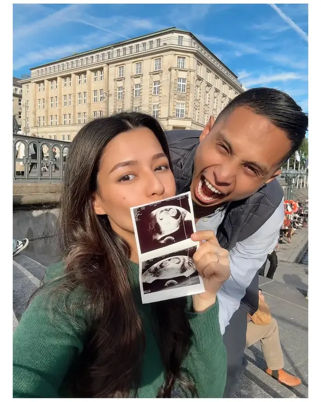 6 Potret Susan Sameh umumkan hamil anak pertama, pamer hasil USG di Jerman