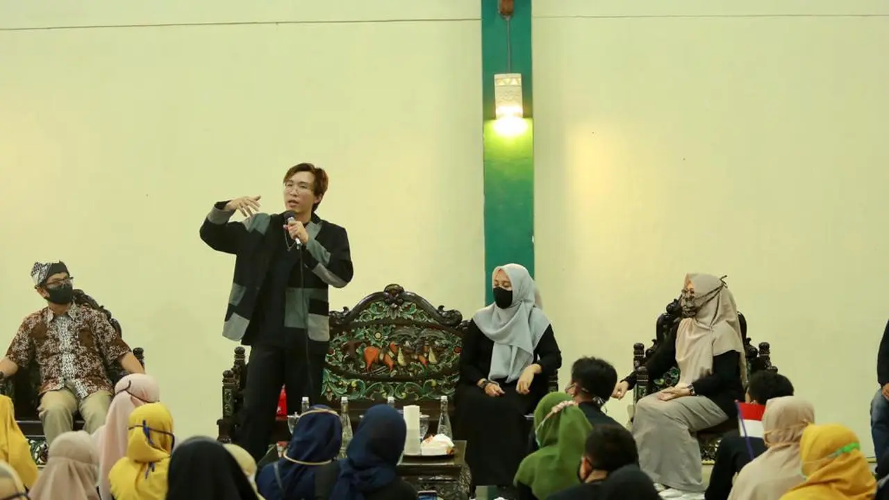 Dr Tirta Bakar Motivasi Penerima Beasiswa Banyuwangi Cerdas
