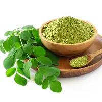 Siapkan beberapa daun kelor / copyright shutterstock