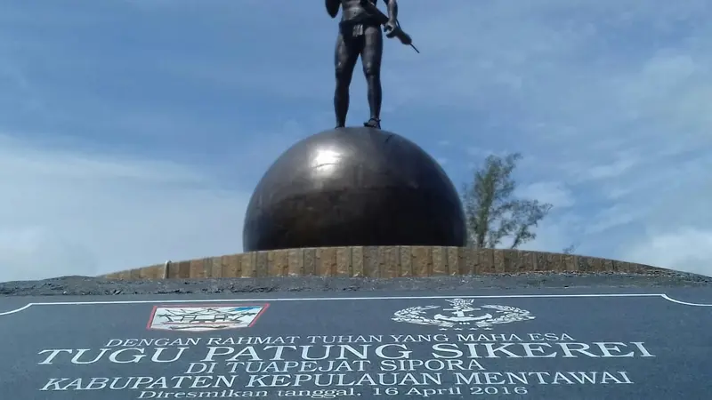 Tugu Patung sikerey di Kabupaten Kepulain Mentawai.