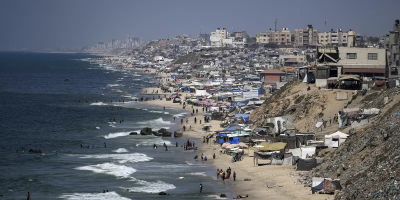 Tenda-tenda Pengungsi Palestina Padati Tepi Pantai