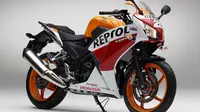 CBR250R edisi khusus Repsol Honda ini sudah dapat dipesan mulai Februari di jaringan dealer Honda dan mulai dikirim pada Maret 2015. 