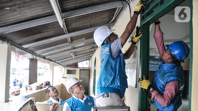 PLN Cek Kelistrikan Musala di Bantaran Rel KA Jelang Ramadan