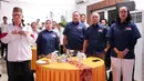 PBVSI juga terus berupaya meningkatkan kualitas, dengan visi jangka panjang seperti menembus Olimpiade. Tampak dalam foto, sejumlah pengurus Persatuan Bola Voli Seluruh Indonesia (PBVSI) saat menghadiri syukuran peringatan Hari Ulang Tahun (HUT) PBVSI ke-71 di Gedung Serbaguna Padepokan Voli Sentul, Bogor, Jawa Barat, pada Kamis (26/2/2026) sore hari WIB. (Bola.com/Abdul Aziz)
