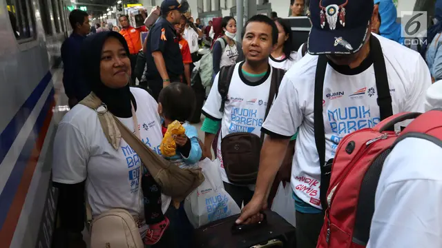 PT KAI Berangkatkan Peserta Mudik Gratis di Stasiun Senen
