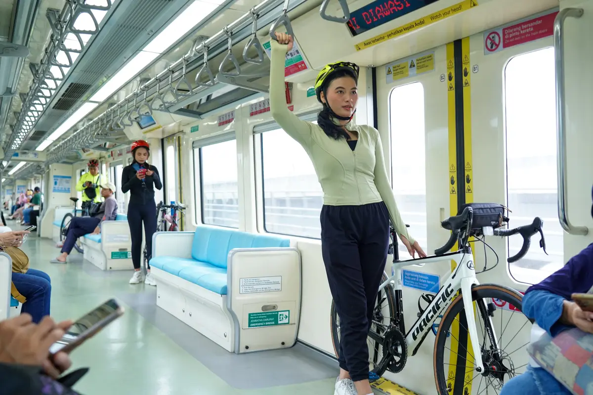 LRT Jabodebek akan memulai uji coba penerapan aturan baru terkait membawa sepeda standar (sepeda non lipat) ke dalam kereta pada akhir pekan