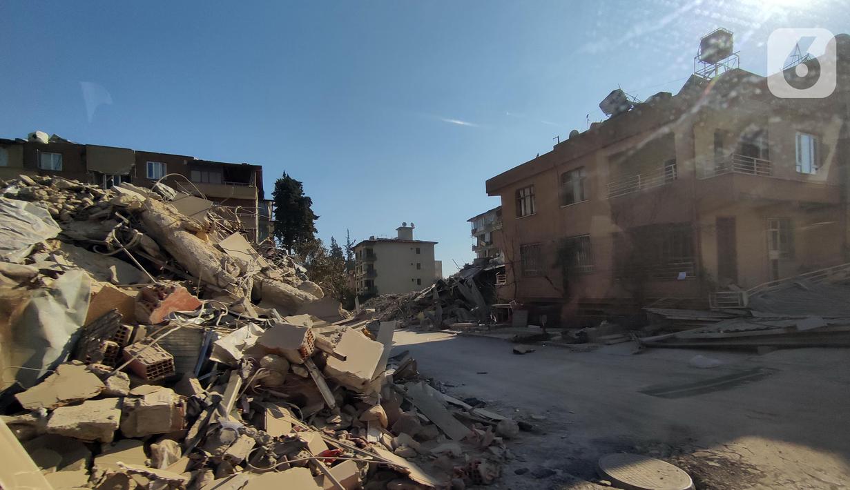Suasana kota kota Antakya, Provinsi Hatay, Turki, Sabtu (18/2/2023). Kota Antakya merupakan merupakan kota tua dengan tingkat kepadatan penduduk yang cukup tinggi di Turki. (Liputan6.com/Andry Haryanto)