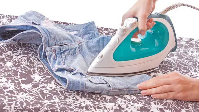 3 Kesalahan Umum yang Sebaiknya Dihindari Saat Menyetrika Pakaian