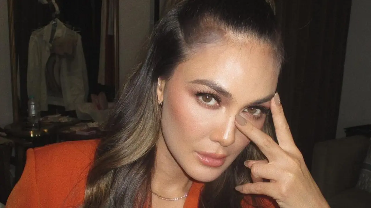 Cantiknya Luna Maya di foto terbaru seperti barbie hidup