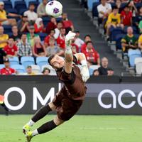 Maarten Paes Menuju Ajax Amsterdam: Bisakah Andalan Timnas Indonesia Menjadi Nomor 1 di Tim Ibu Kota Belanda?