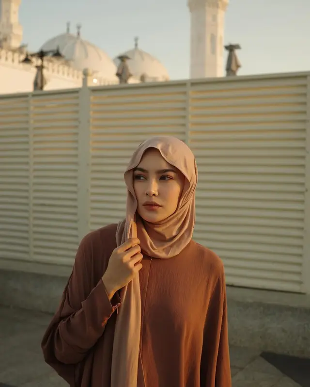 Kisah 6 seleb yang menjadi mualaf dengan restu keluarga, Mahalini dapat dukungan penuh sang ayah