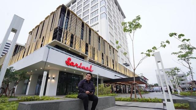 Menteri BUMN Erick Thohir mengunggah sejumlah foto dirinya berpose di sekitaran Gedung Sarinah