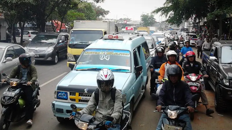 macet-gembrong-130909b.jpg