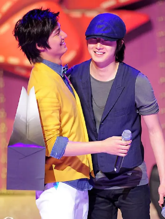 Jung Il Woo dan Lee Min Ho sudah menjalin persahabatan sejak lama. Ternyata saat masih kecil, mereka sudah saling kenal. Karena punya kepribadian yang hampir sama, mereka pun semakin dekat. (Foto: dramafever.com)