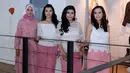Grup vokal yang beranggotakan empat perempuan ini juga sudah mempersiapkan beberapa agenda kedepan. Selain merencanakan tur ke beberapa kota mulai bulan November mendatang, grup ini selanjutnya menggarap album. (Deki Prayoga/Bintang.com)