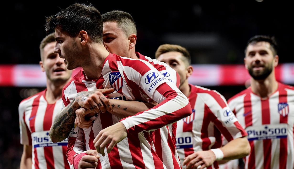 4. Atletico Madrid - Mendatangkan pemain dengan harga selangit menjadi salah satu penyebab Los Rojiblancos mempunyai banyak utang. Klub yang bermarkas di Wanda Metropolitano itu memiliki utang 384 juta euro. (AFP/Cristina Quicler)