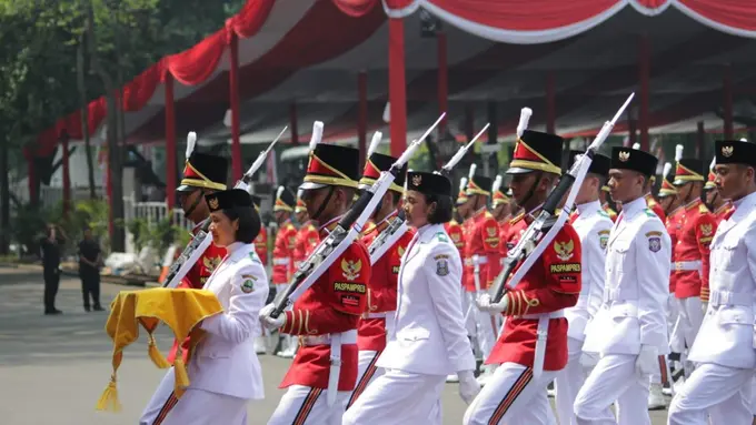 [Bintang] Terpilih Jadi Pembawa Baki, Ini Profil Tarrisa Maharani Dewi, Paskibraka dari Jawa Barat