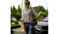 Datang ke Sidang Cerai, Celana Nikita Mirzani Robek-robek